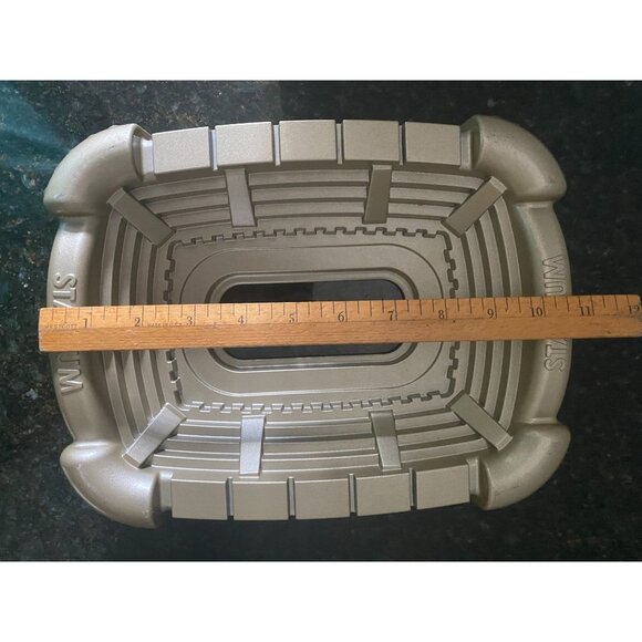 Nordic Ware Aluminum Stadium, Made in USA - Picture 6 of 7